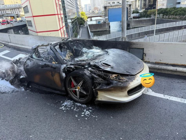 Galeriden satın aldığı Ferrari bir saat sonra yanarak küle döndü