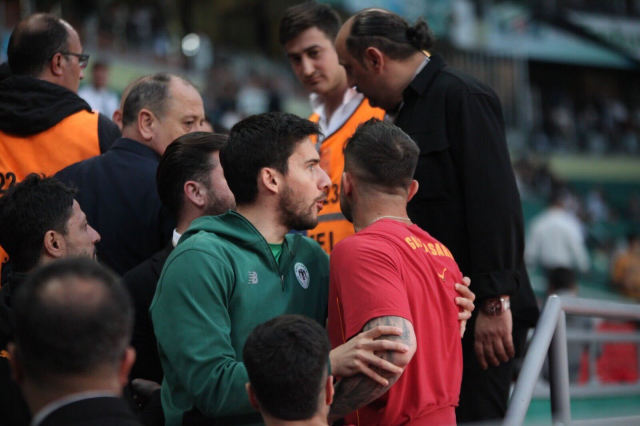 Konyasporlu taraftarlarla tartışmıştı! Abdülkerim, maç biter bitmez isyan etti