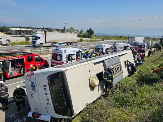 Ölümlü kaza kamerada, yolcu otobüsü düz yolda böyle devrildi
