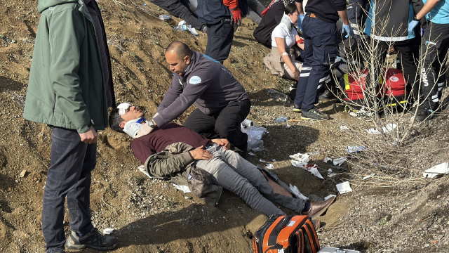 Sivas'ta öğretmenleri taşıyan minibüs kaza yaptı: 1 ölü, 2'si ağır 14 yaralı