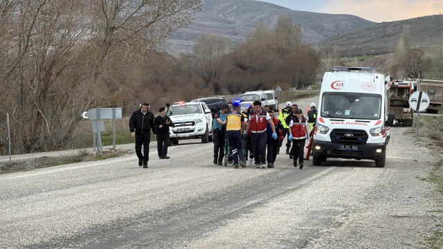 Sivas'ta öğretmenleri taşıyan minibüs kaza yaptı: 1 ölü, 2'si ağır 14 yaralı