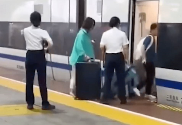 Geç kalan arkadaşlarının yetişmesi için treni durduran kadın tutuklandı