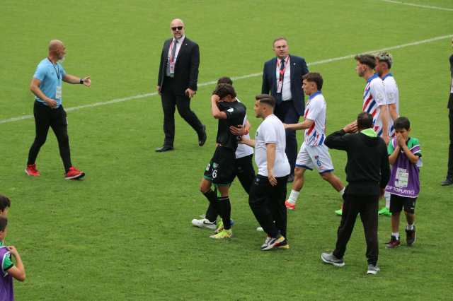 İlk kez amatöre düşen Denizlispor'un taraftarları stadı ateşe verdi