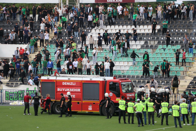 İlk kez amatöre düşen Denizlispor'un taraftarları stadı ateşe verdi