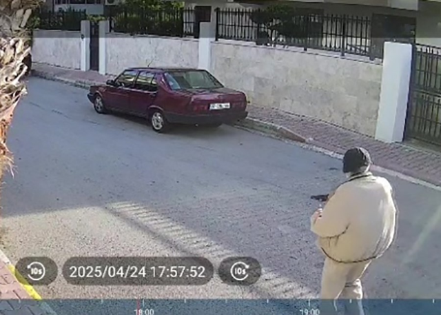 Yaşlı adam kendisine saldıran köpeği vurarak öldürdü Yaşlı adam kendisine saldıran köpeği vurarak öldürdü