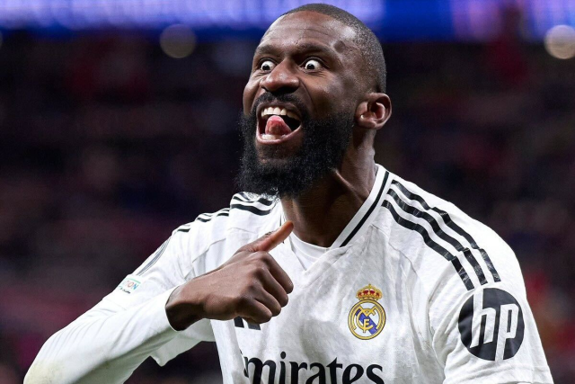 Başı büyük dertte! Rüdiger'in El Clasico'da hakeme yaptığı hareket İspanya'yı karıştırdı
