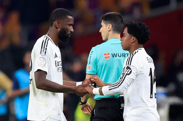 Başı büyük dertte! Rüdiger'in El Clasico'da hakeme yaptığı hareket İspanya'yı karıştırdı