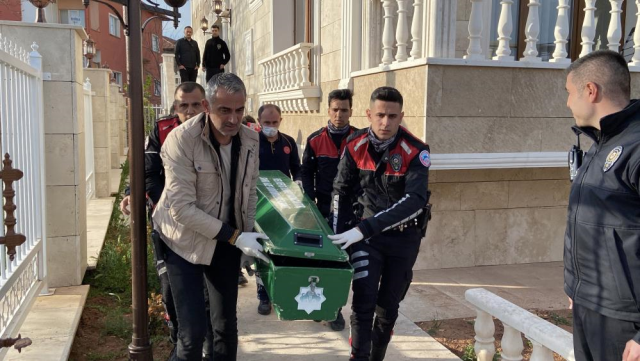 Emekli astsubay dehşet saçtı! 14 yaşındaki oğlunu odaya kilitleyip önce eşini sonra da kendini vurdu
