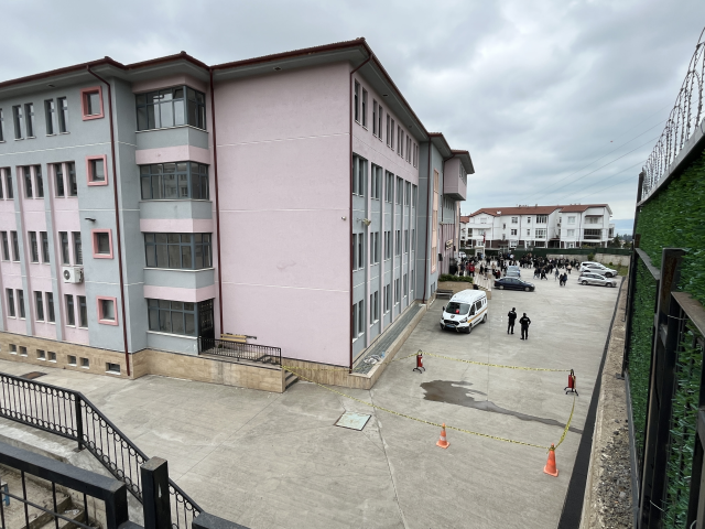 Lise öğrencisi deneme sınavında 4'üncü kattan düştü