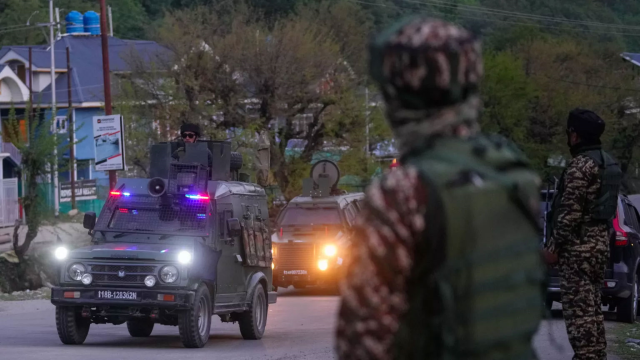 Pakistan'ın ardından Hindistan da hava sahasını kapattı