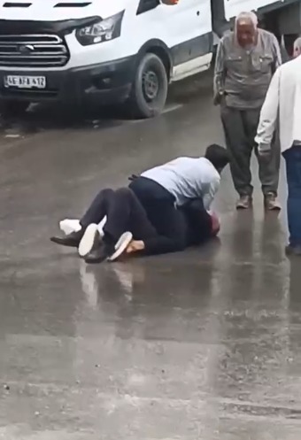 Pompalı tüfekle saldırdı, silah tutukluk yapınca ortada kaldı