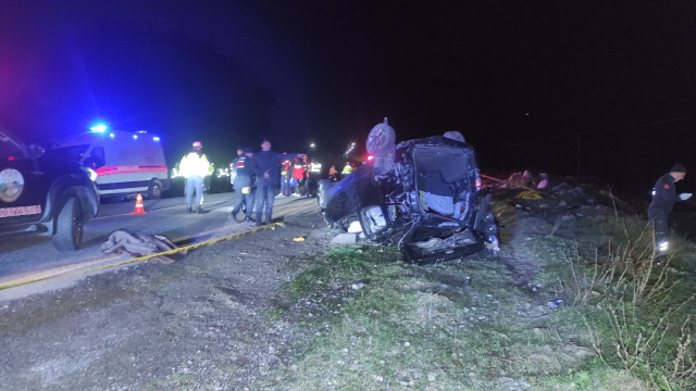Rize'de hafif ticari araç takla attı: 3 ölü, 2 yaralı