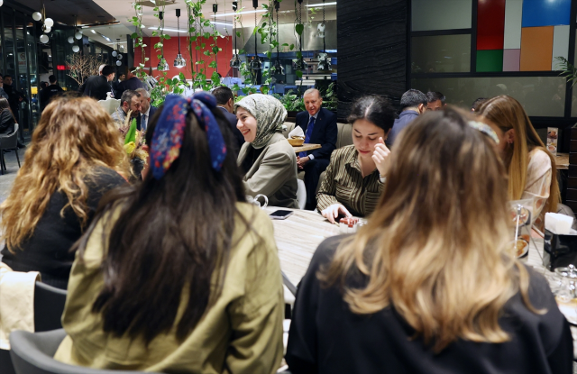 Cumhurbaşkanı Erdoğan'dan sürpriz kafe ziyareti