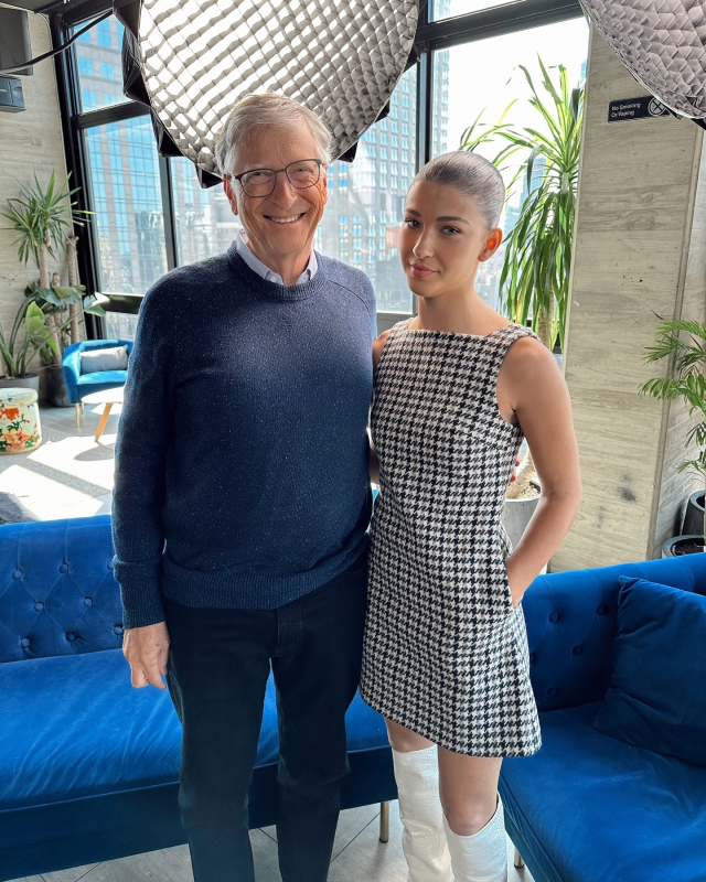 Phoebe Gates'in dikkatsizliği olay oldu: Babası Bill Gates'in hastalığını ağzından kaçırdı