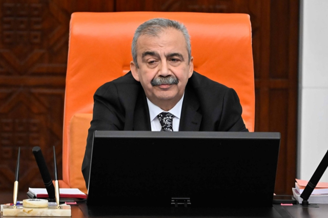 Sırrı Süreyya Önder ilk değil! İşte görevine devam ederken hayatını kaybeden vekillerimiz