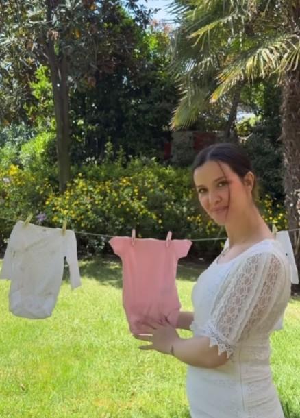 İrem Helvacıoğlu bebeğinin cinsiyetini belli oldu