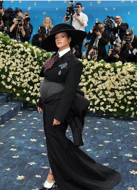 Shakira'dan büyük gaf: Rihanna'nın hamileliğini yanlışlık doğruladı