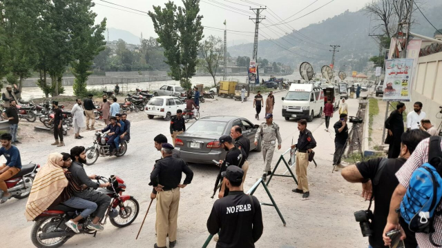 Pakistan, Hindistan'ın saldırıları sonrası orduya 'karşılık verme' yetkisi verdi