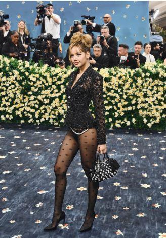 KPOP Yıldızı Lisa'nın Met Gala kıyafeti sosyal medyada tartışma yarattı