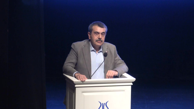 Zeytinburnu'nda Kitap Okuma Yarışması Heyecanı: Ödül Törenine Bakan Yusuf Tekin Katıldı Zeytinburnu'nda Kitap Okuma Yarışması Heyecanı: Ödül Törenine Bakan Yusuf Tekin Katıldı