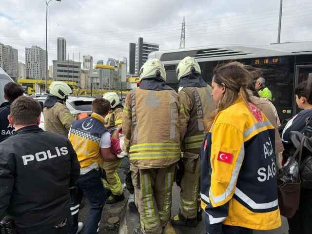 İstanbul'da 1 kişinin öldüğü metrobüs kazasında şoför tutuklandı
