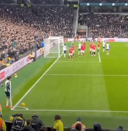 Premier Lig'de ödül verildi! Altay Bayındır yılın golünü yemiş