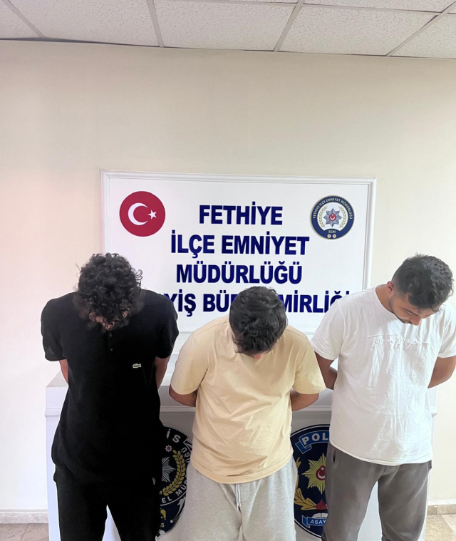 Akaryakıt istasyonunda genç kadını darp eden 3 kişi tutuklandı