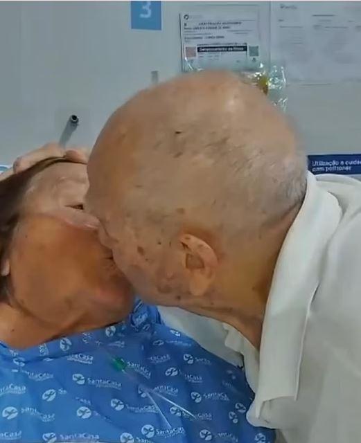 Ergenlik döneminde tanışan ve 74 yıl evli kalan çift aynı gün hayata veda etti Ergenlik döneminde tanışan ve 74 yıl evli kalan çift aynı gün hayata veda etti