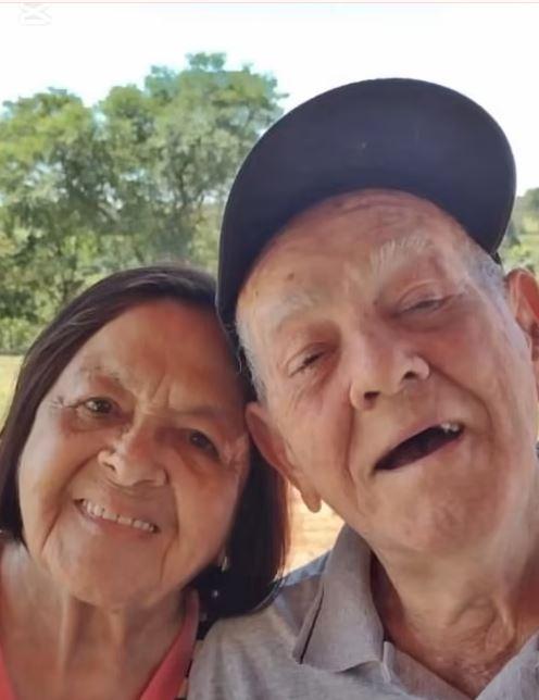 Ergenlik döneminde tanışan ve 74 yıl evli kalan çift aynı gün hayata veda etti Ergenlik döneminde tanışan ve 74 yıl evli kalan çift aynı gün hayata veda etti