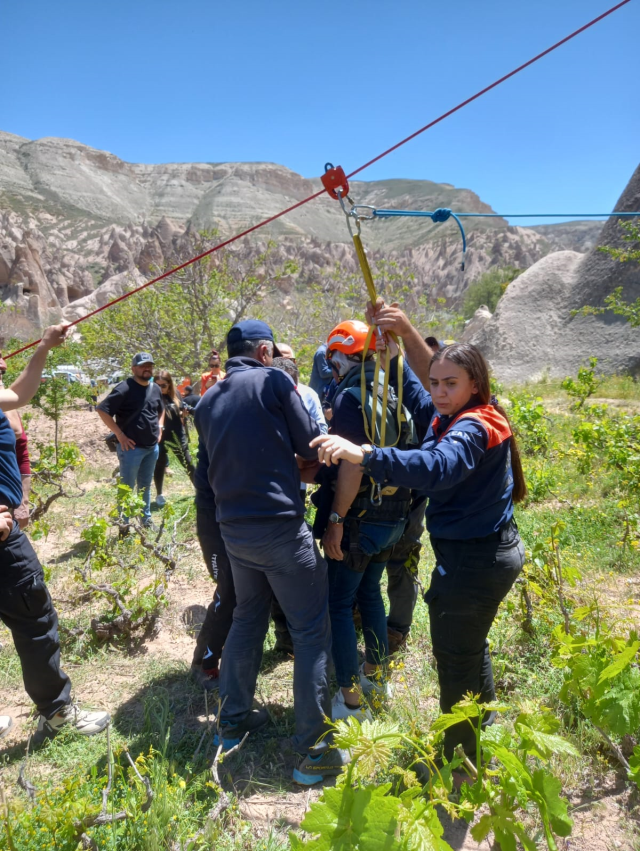 Kapadokya'da sıcak hava balonu kazası, turistler mahsur kaldı
