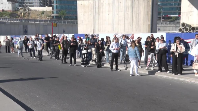 İstanbul'da kaos! 3 bin 41 özel halk otobüsü kontak kapattı İstanbul'da kaos! 3 bin 41 özel halk otobüsü kontak kapattı