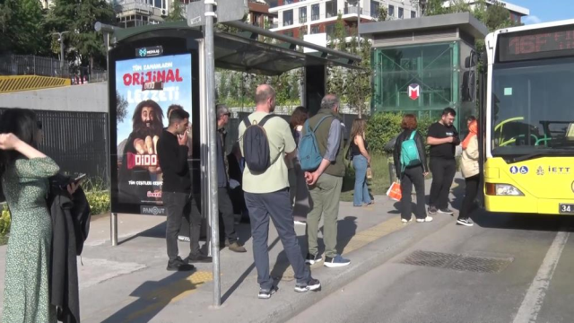 İstanbul'da kaos! 3 bin 41 özel halk otobüsü kontak kapattı İstanbul'da kaos! 3 bin 41 özel halk otobüsü kontak kapattı