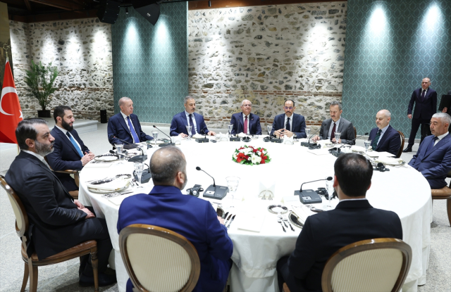 Dolmabahçe'de Suriye zirvesi! İşte Erdoğan-Şara görüşmesinde ele alınan konular Dolmabahçe'de Suriye zirvesi! İşte Erdoğan-Şara görüşmesinde ele alınan konular