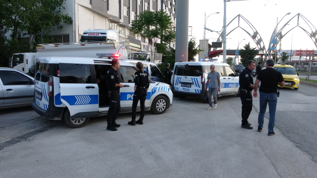 Otobüste tartışan 2 kadın indikleri durakta birbirlerini bıçakladı