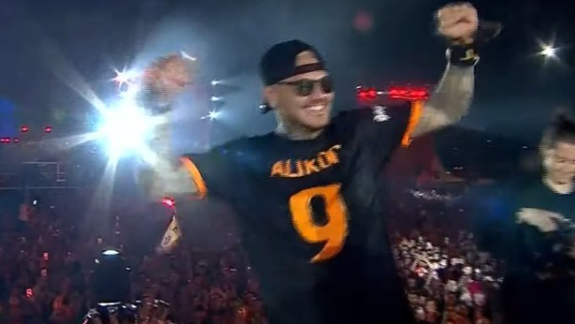 Galatasaray'ın yıldızı Icardi, şampiyonluk kutlamasında Ali Koç yazılı forma giydi