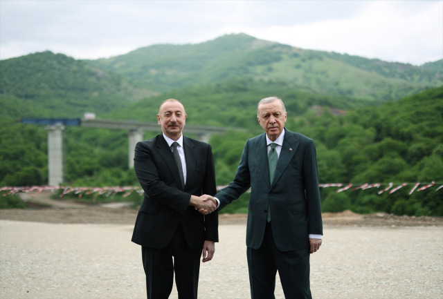 Cumhurbaşkanı Erdoğan ve Aliyev, Laçın Havalimanı'nın açılışını yaptı