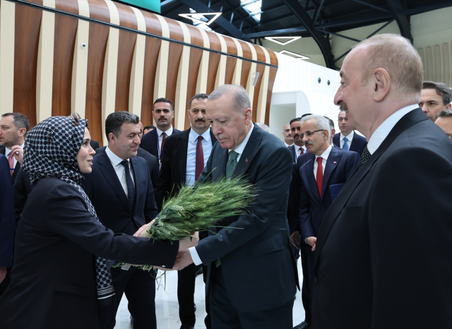 Cumhurbaşkanı Erdoğan ve Aliyev, Laçın Havalimanı'nın açılışını yaptı
