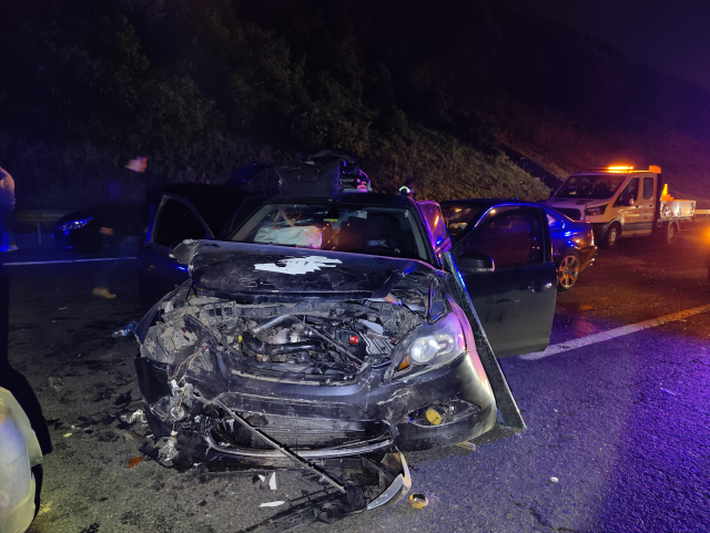 Köprü trafiğini kilitleyen kaza! 5 araç birbirine girdi