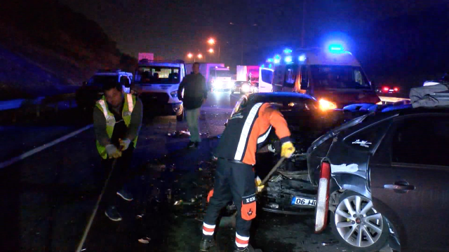 Köprü trafiğini kilitleyen kaza! 5 araç birbirine girdi