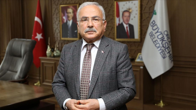 MHP'li vekil, AK Partili belediye başkanını topa tuttu: Adnan Oktar'ın kedicikleri gibi...