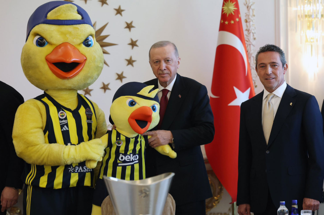 Cumhurbaşkanı Erdoğan, EuroLeague şampiyonu Fenerbahçe Beko'yu kabul etti Cumhurbaşkanı Erdoğan, EuroLeague şampiyonu Fenerbahçe Beko'yu kabul etti