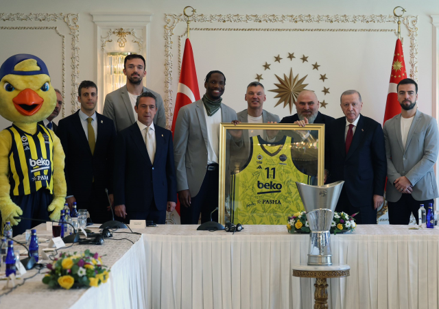 Cumhurbaşkanı Erdoğan, EuroLeague şampiyonu Fenerbahçe Beko'yu kabul etti Cumhurbaşkanı Erdoğan, EuroLeague şampiyonu Fenerbahçe Beko'yu kabul etti