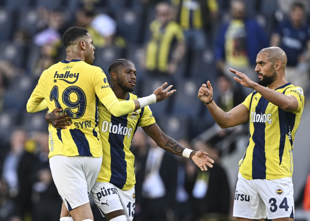 Fenerbahçe ligin son maçında geriden gelip kazandı Fenerbahçe ligin son maçında geriden gelip kazandı