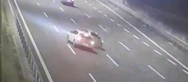 Küçük çocuk, takla atan araçtan yola fırladı: 5 yaralı Küçük çocuk, takla atan araçtan yola fırladı: 5 yaralı