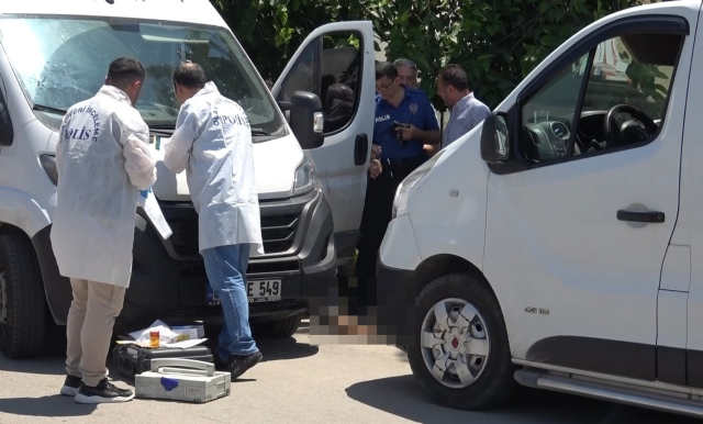 Aracını tamir ediyor zannettiler, cansız bedenini buldular