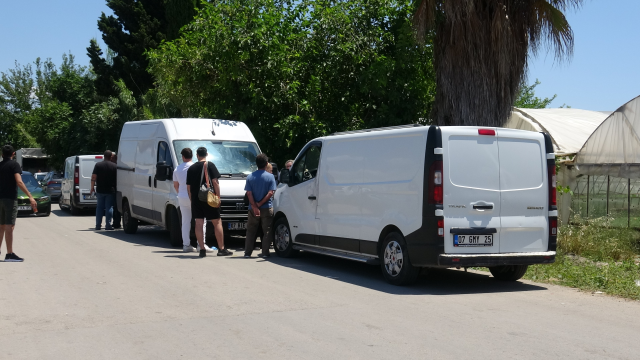 Aracını tamir ediyor zannettiler, cansız bedenini buldular
