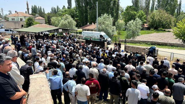 Bir hafta önce nişanlanan çiftçi kene ısırması soncu hayatını kaybetti