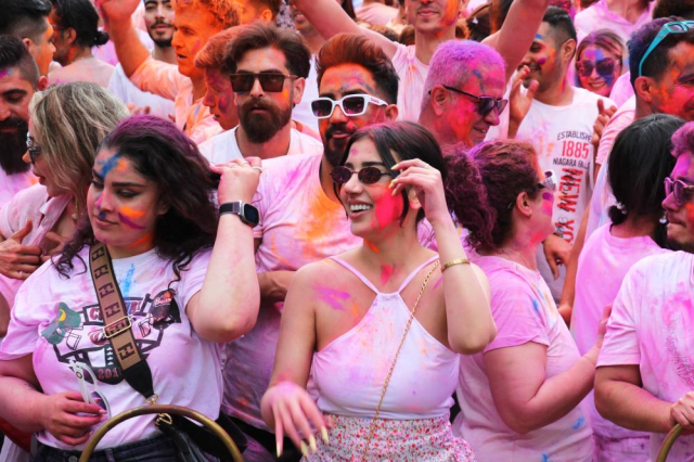 Yüzlerce İranlı turist Van'daki festivale akın etti Yüzlerce İranlı turist Van'daki festivale akın etti