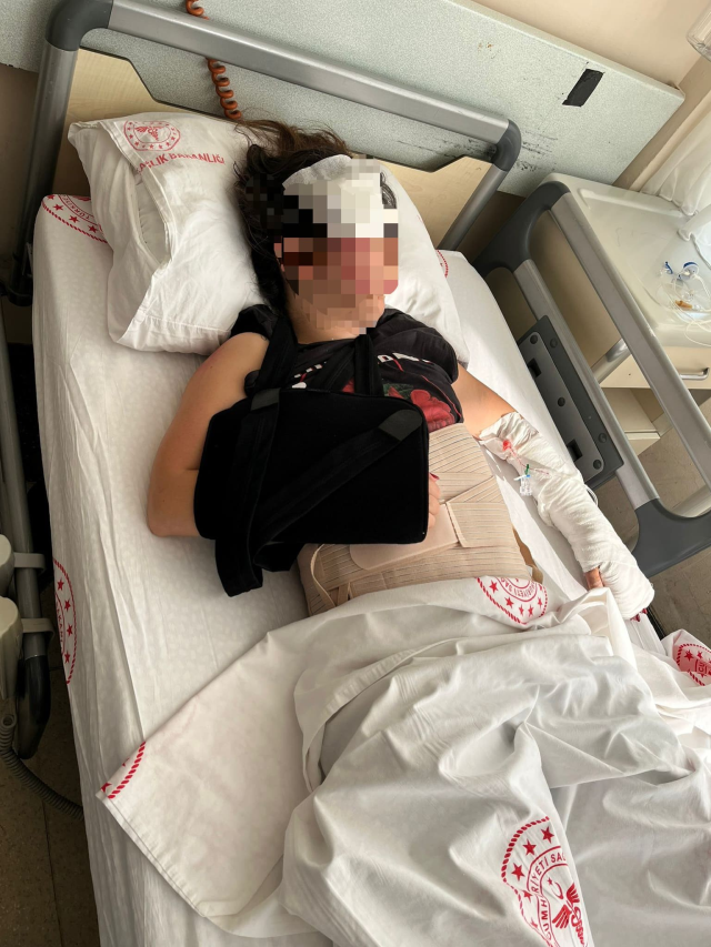 Komşu kavgası feci bitti, doktorun iteklediği kadın ağır yaralandı Komşu kavgası feci bitti, doktorun iteklediği kadın ağır yaralandı