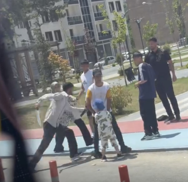 Kavga ettiği şahsa bacağından çıkardığı pala ile saldırdı